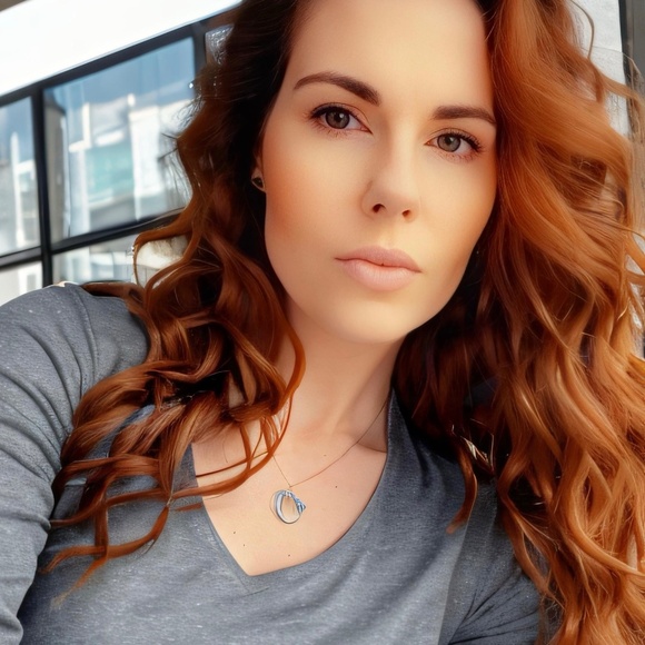 Meet your Posher, Amber - Picture 3 of 4